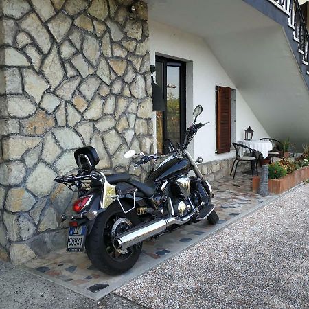 Guest House Villa De Ros ซาโล ภายนอก รูปภาพ