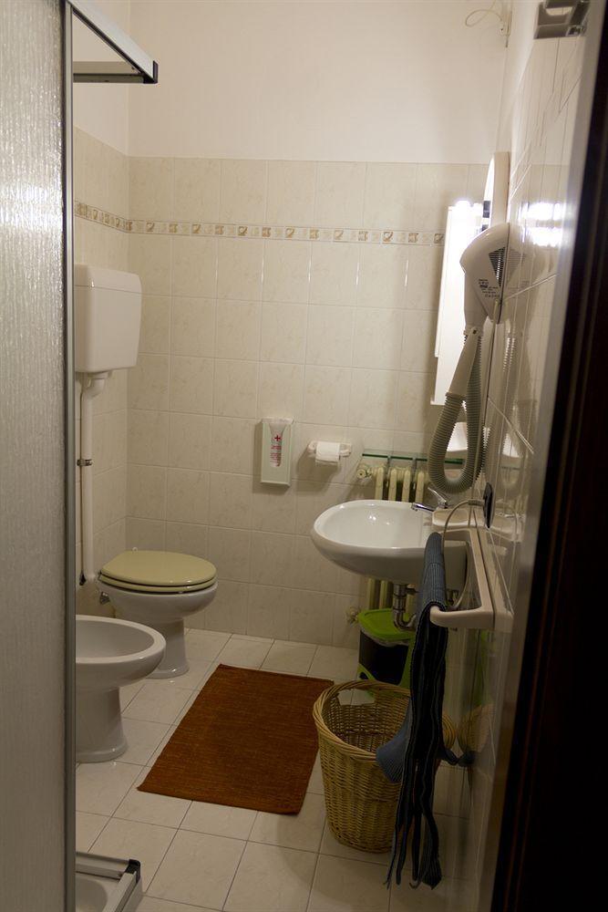 Guest House Villa De Ros ซาโล ภายนอก รูปภาพ