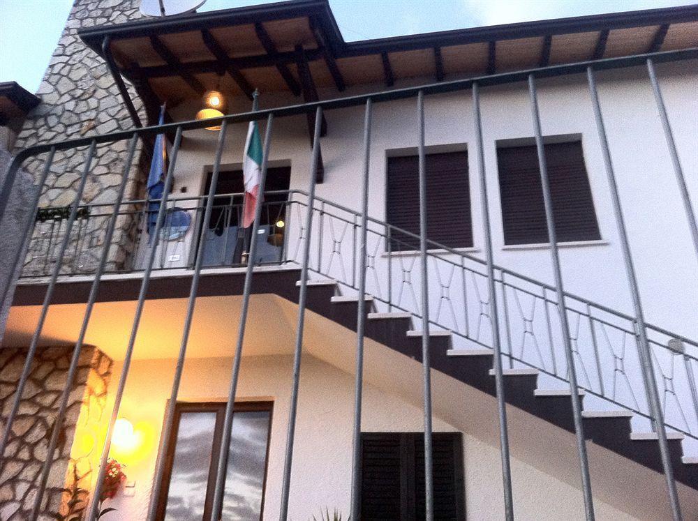 Guest House Villa De Ros ซาโล ภายนอก รูปภาพ